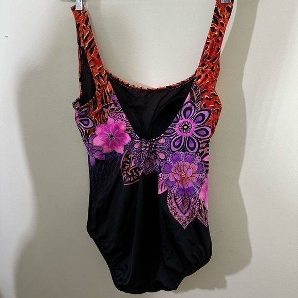 Great Lengths sz 14 with a beautiful random floral print with black background - Picture 13 of 13